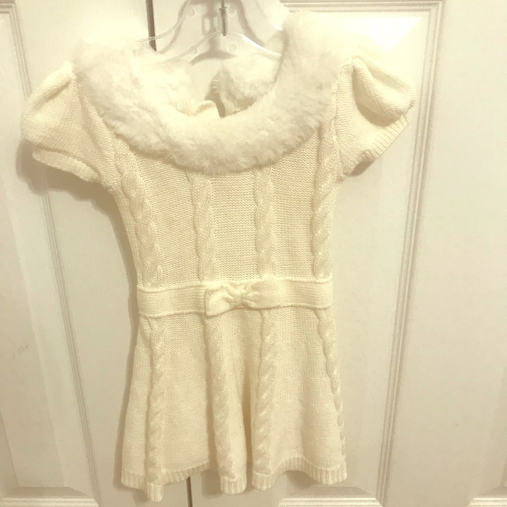 White knitted dress